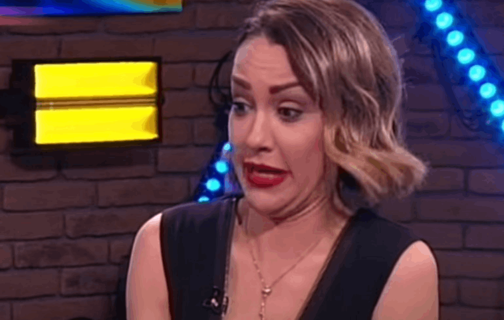 GLUMICA MARIJANA MIĆIĆ ZLOSTAVLJA PSA: Udarala maltezera NASRED ULICE! (VIDEO)  